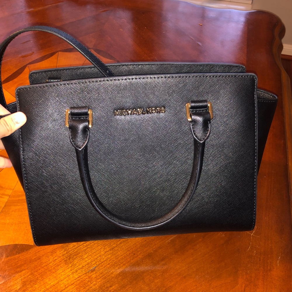 Michael Kors Selma Saffiano Medium Crossbody